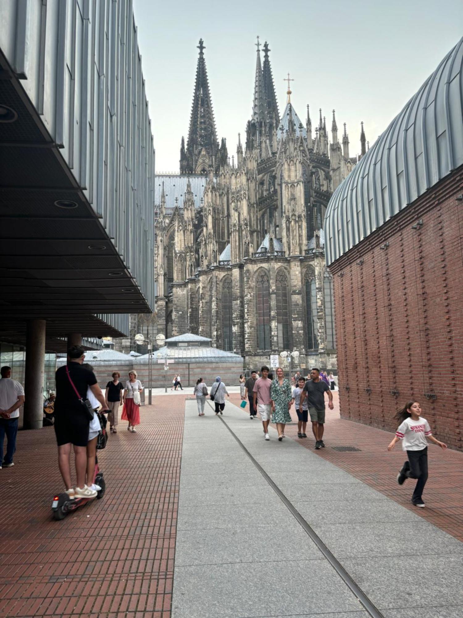 Koeln Wohnung 4 Min Naehe Von Hbf Und Dom Mit Garten ,Balkon & Office Экстерьер фото
